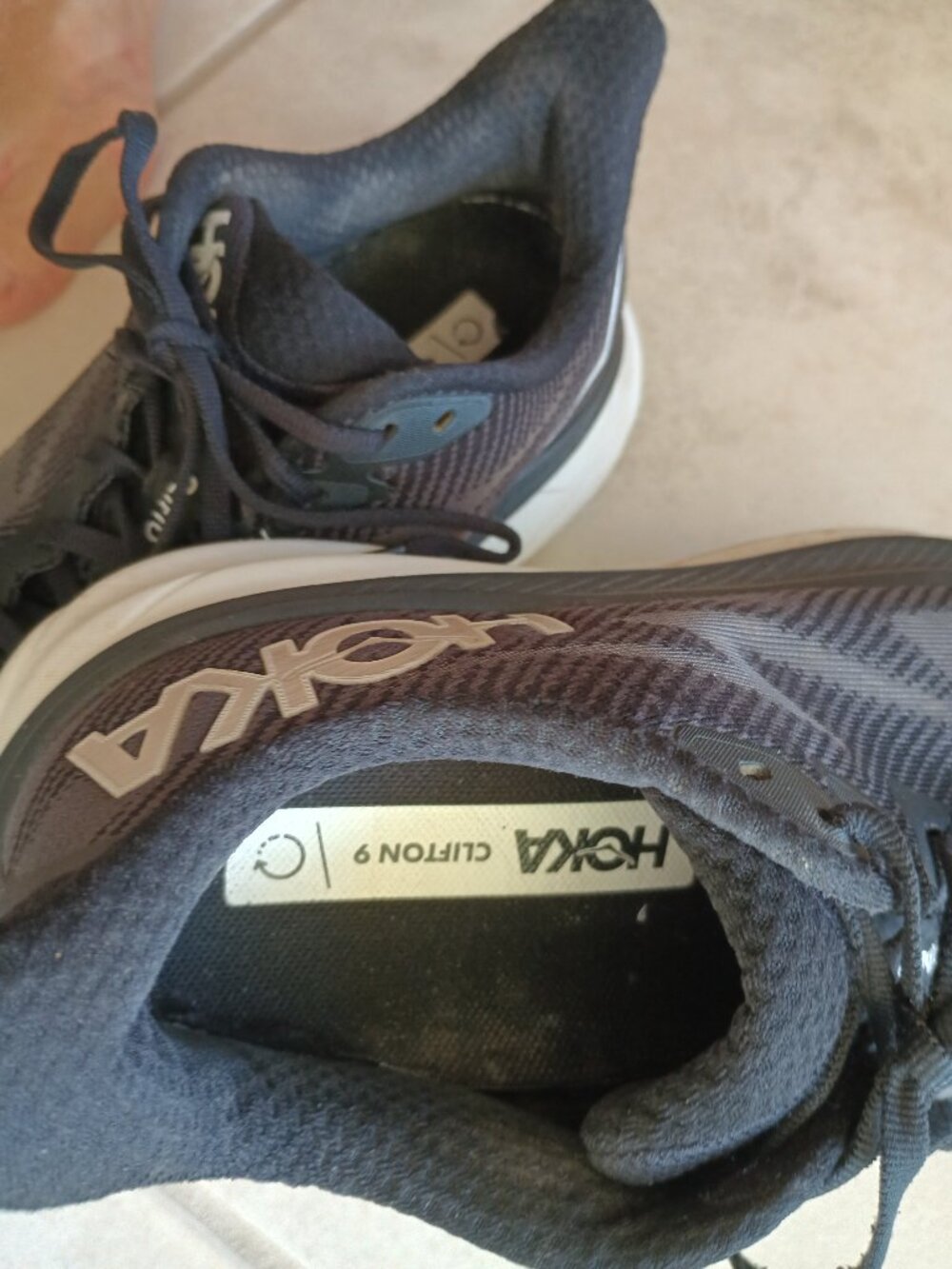 Women's Hoka sneakers - Picture 2 of 5